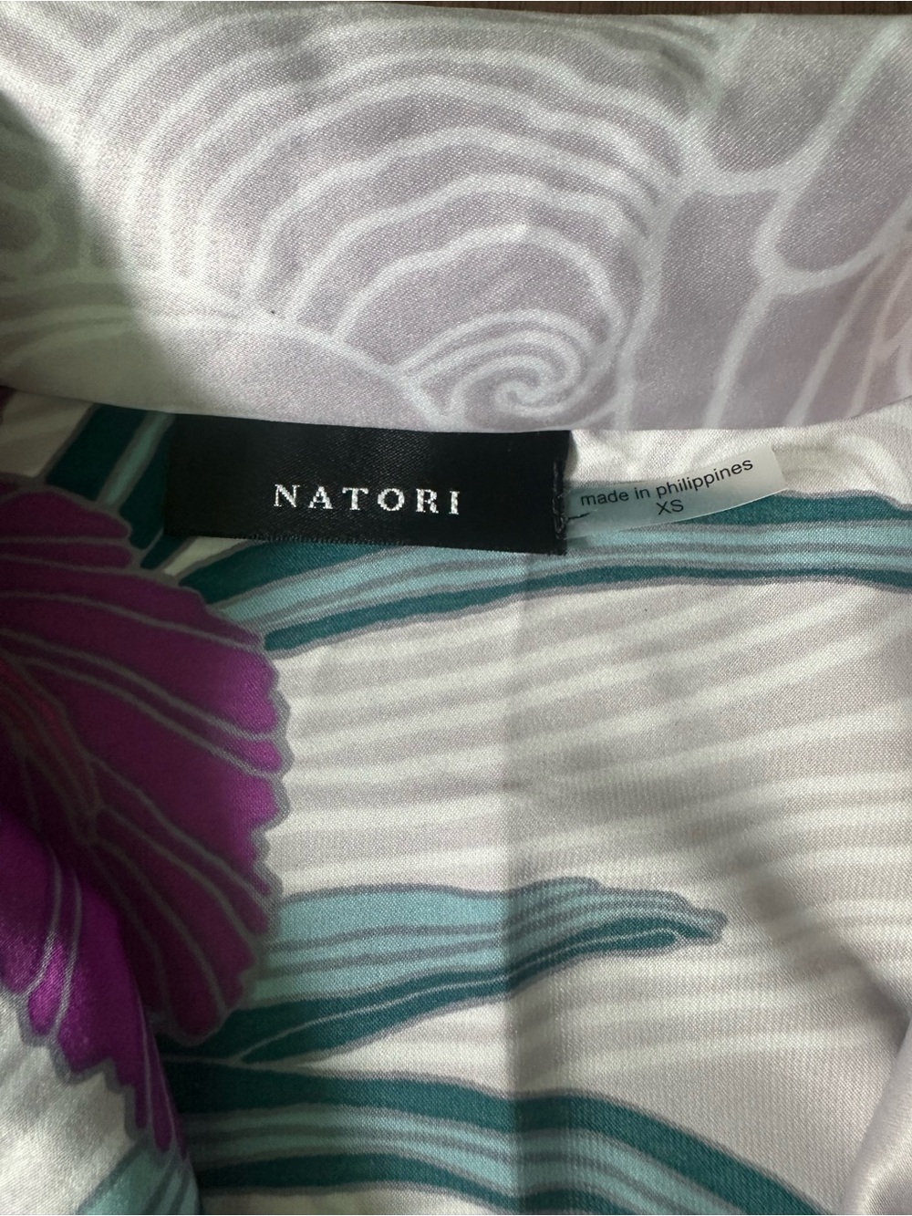 Natori Silky Peony Blossom Notch PJ Set; Size XS - Picture 4 of 9